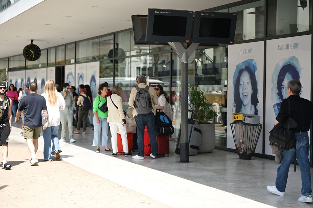 Cannes törenine saatler kala Fransa karanlığa gömüldü! - 3