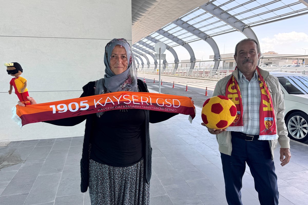 Neslihan Demir ve eşi Kazım Demir, havalimanında açıklamalarda bulundu. Neslihan Demir ve eşi Kazım Demir, havalimanında açıklamalarda bulundu.