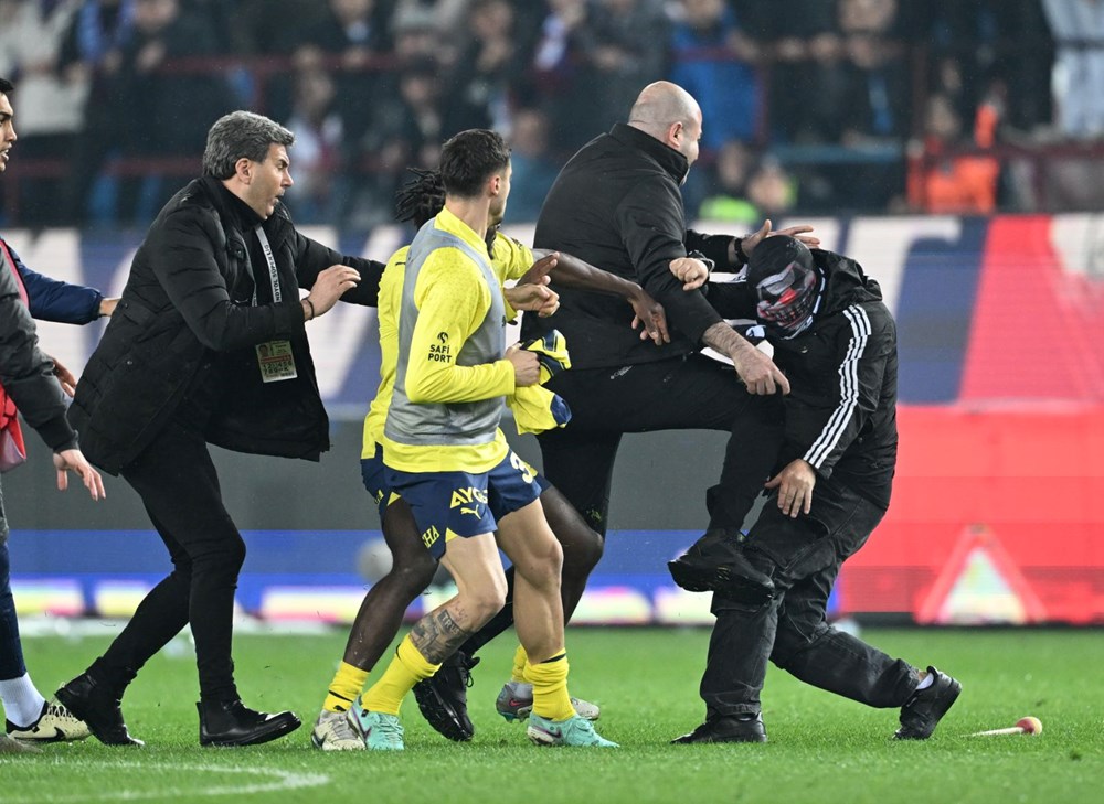 Trabzonspor - Fenerbahçe maçının ardından çıkan olaylar Avrupa basınında - 11