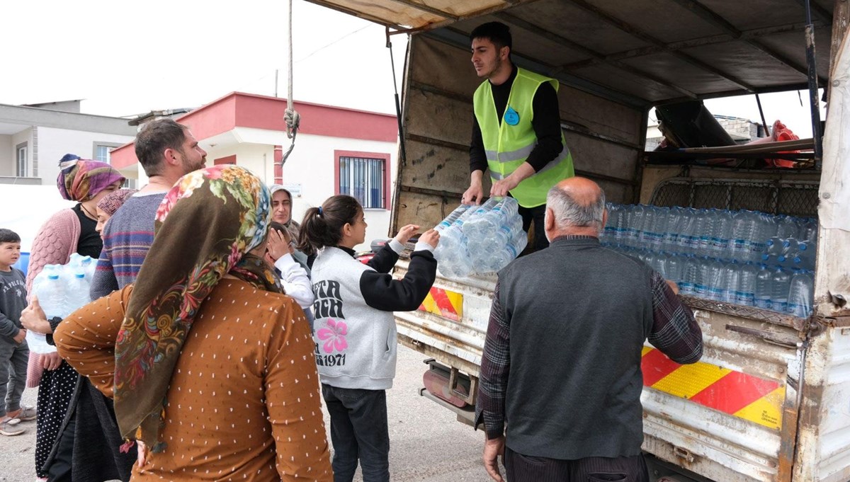 Eskişehir’den deprem bölgesine 12 TIR içme suyu desteği