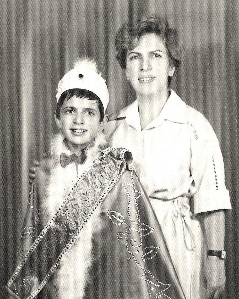 Su Burcu Yazgı Coşkun'dan nostaljik kare (Ünlülerin çocukluk ve gençlik halleri) - 151