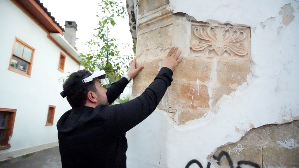 Dökülen sıvanın altından 700 yıllık tarih çıktı - 1