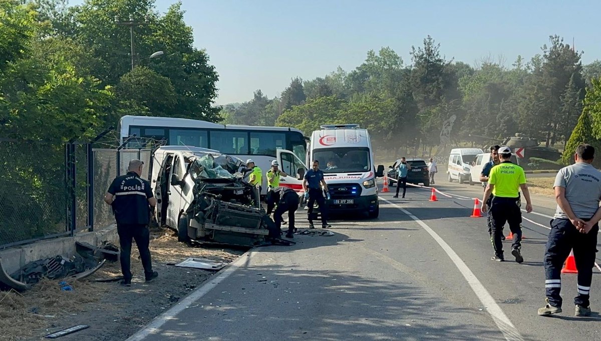 Tekirdağ'da işçi servisi ile minibüs çarpıştı: 2 ölü, 9 yaralı