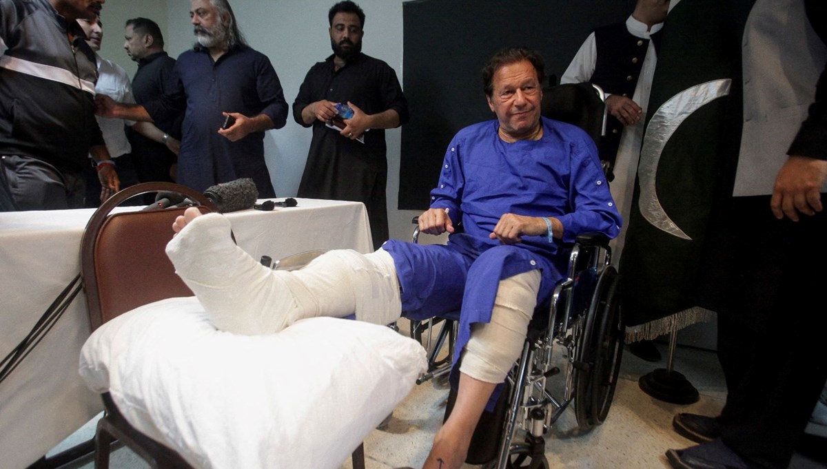 Pakistan’da İmran Han, saldırıya uğradığı yerden başkente yeniden yürüyüş başlatılacağını duyurdu Pakistan’da İmran Han, saldırıya uğradığı yerden başkente yeniden yürüyüş başlatılacağını duyurdu