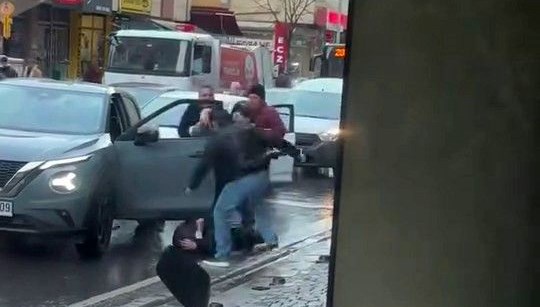Park kavgasında tekmeler ve yumruklar konuştu