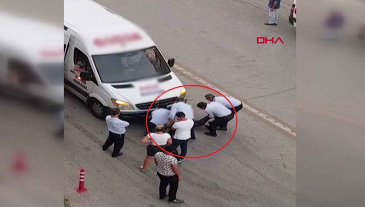 5 lira için market servisinden indirildi, aracın altına girdi