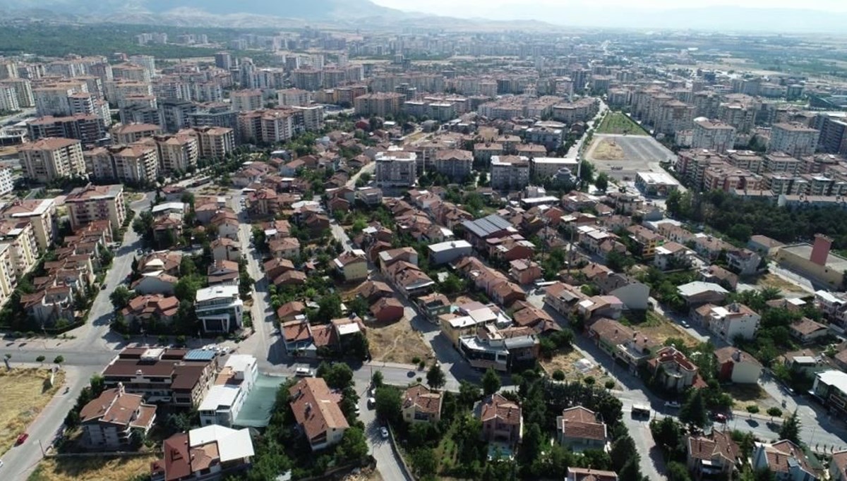 SON DAKİKA: Almanya'ya toplu iltica: Malatya'da Vali Yardımcısı ve 3 kamu personeli görevden uzaklaştırıldı