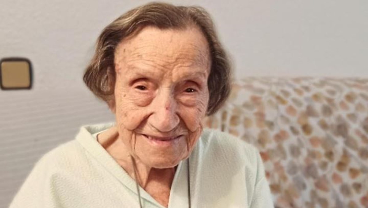 İspanya'nın en yaşlı kadını uzun ömrünün sırrını verdi: Her sabah suya birkaç damla ekliyor İspanya'nın en yaşlı kadını uzun ömrünün sırrını verdi: Her sabah suya birkaç damla ekliyor