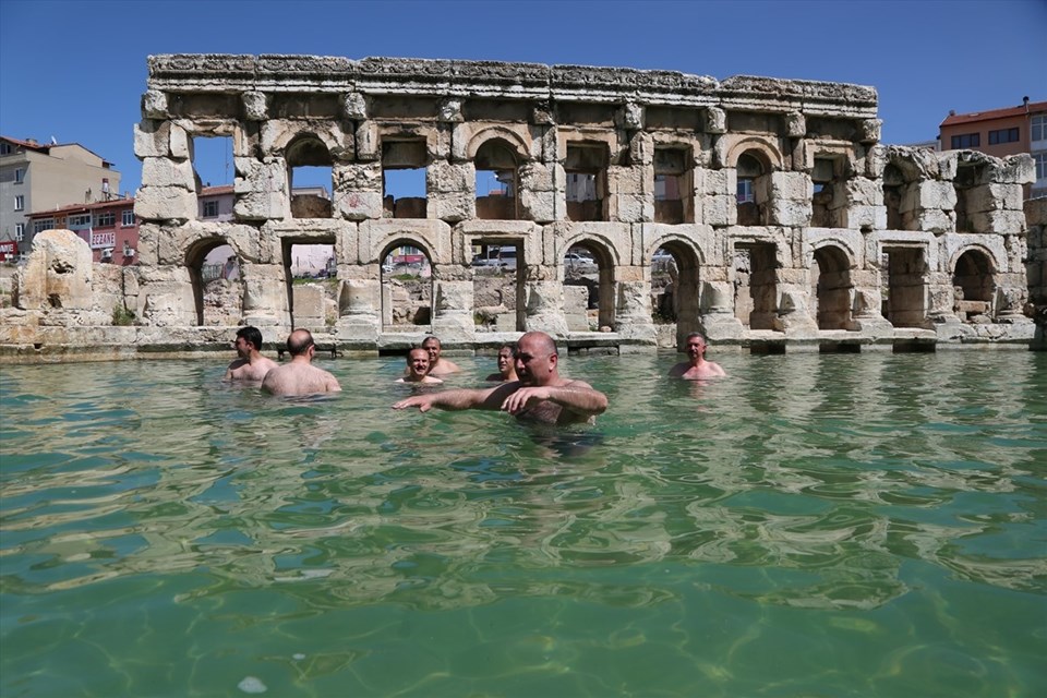 Yozgat'ta 2 bin yıllık antik Roma havuzunda yüzdüler - 2