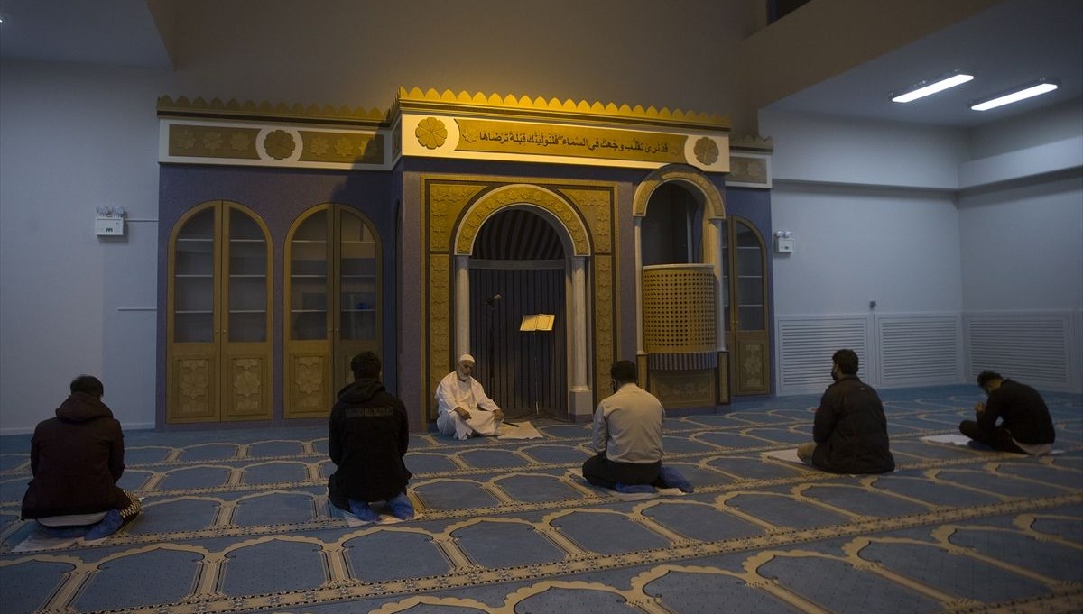 <span>Atina Camii'nde ilk cuma namazı kılındı</span>
