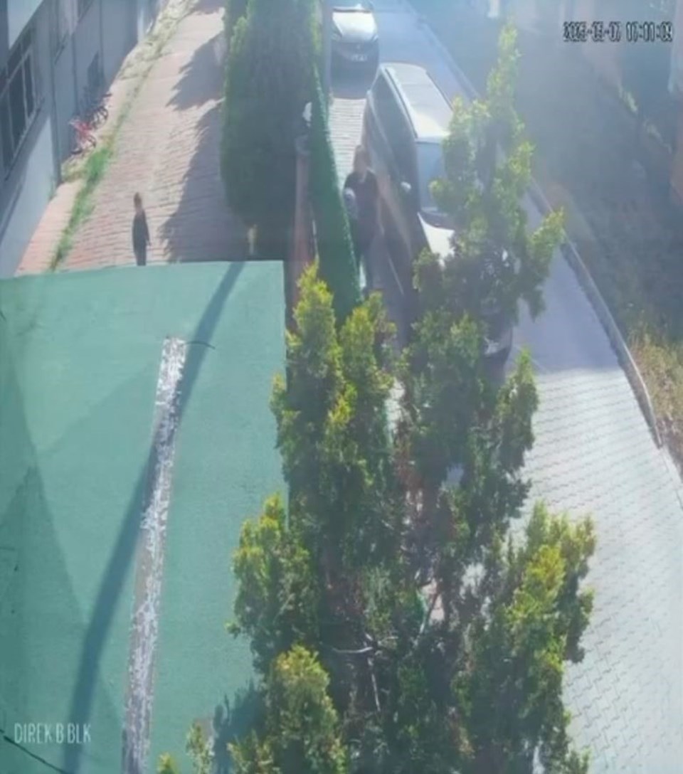 Sitede korku dolu anlar: Elindeki sopayla dehşet saçtı - 2