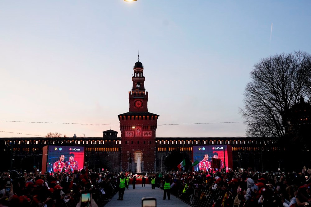 Formula 1'de Yeni Çağ Başlıyor: Hamilton ve Leclerc, 35 Bin Kişilik Dev Gösteriyle Coşturuyor 77 XrYj6HLQ2kOUpOAYhJarNA