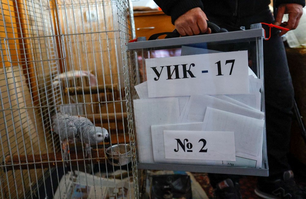 Ukrayna'nın doğusunda referandum başladı: Askerler evlerden oy topluyor - 10