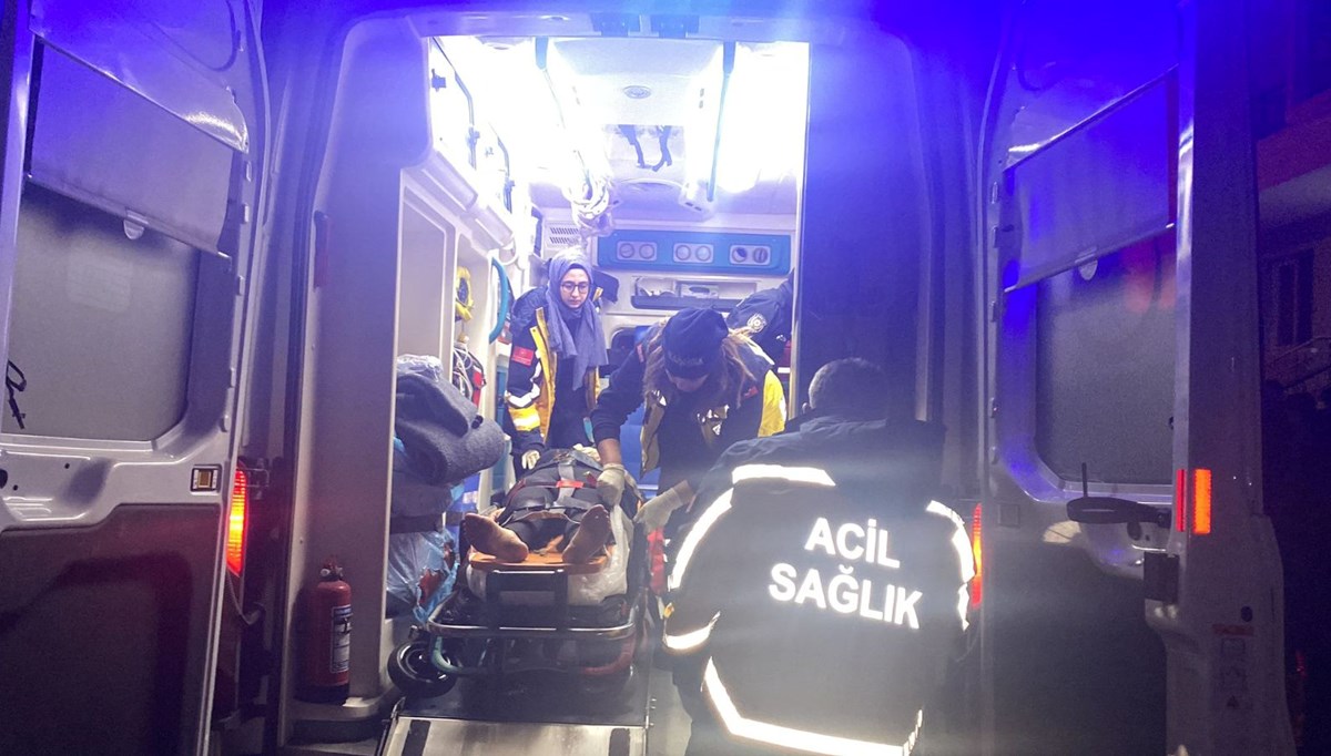 Aksaray'da sevgilisi ile tartışan kadın balkondan atladı Aksaray'da sevgilisi ile tartışan kadın balkondan atladı