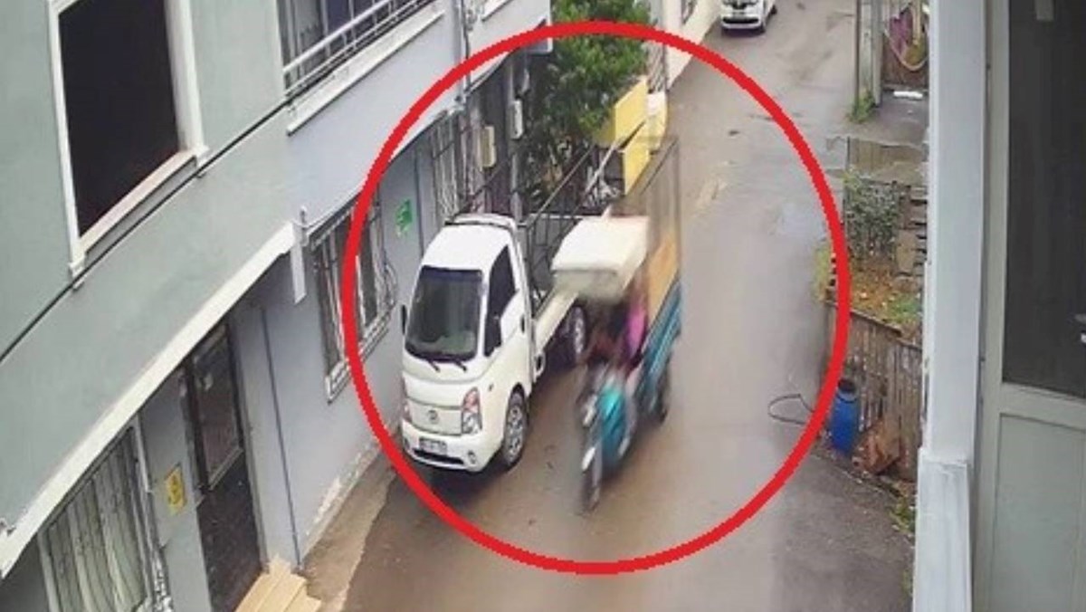 Hırsızların kullandığı araç, olay yerinde bulunan kameralar tarafından görüntülendi.