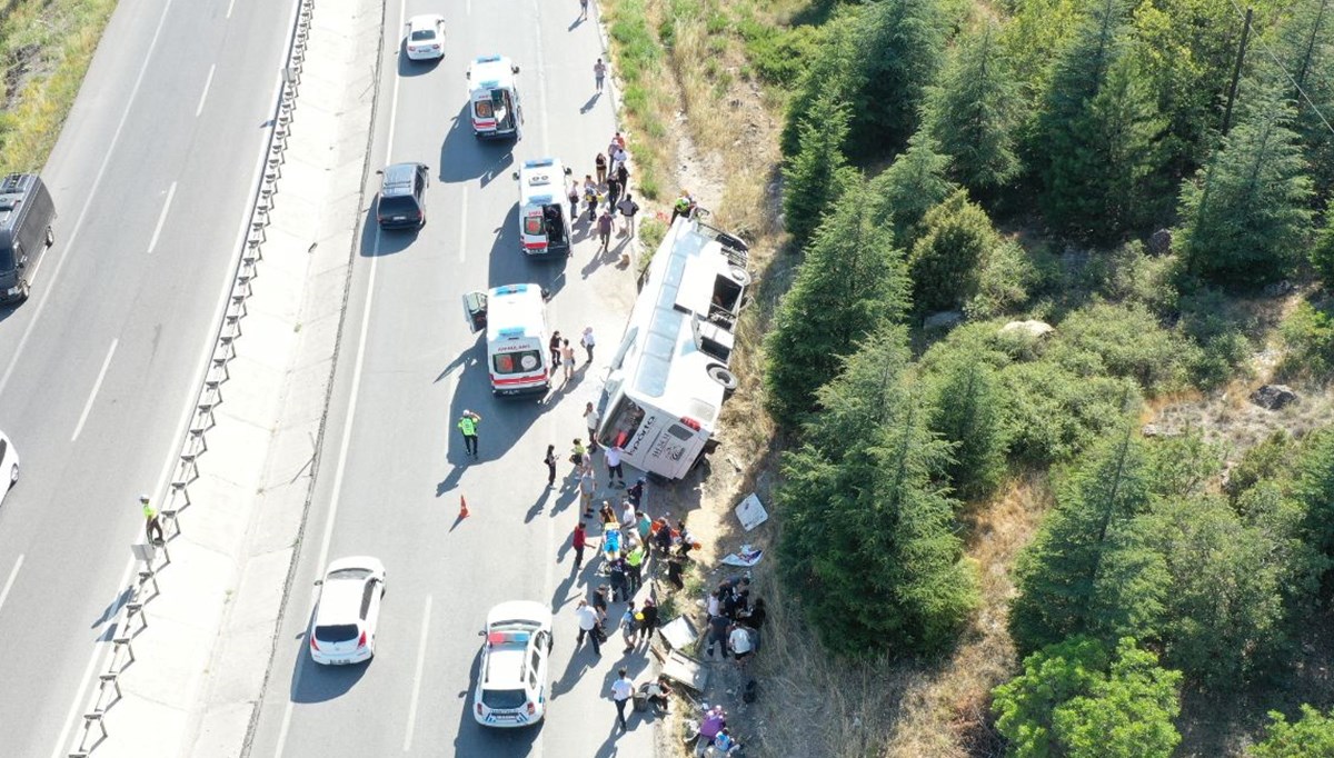 Kütahya’da yolcu otobüsü devrildi: 3 yaralı