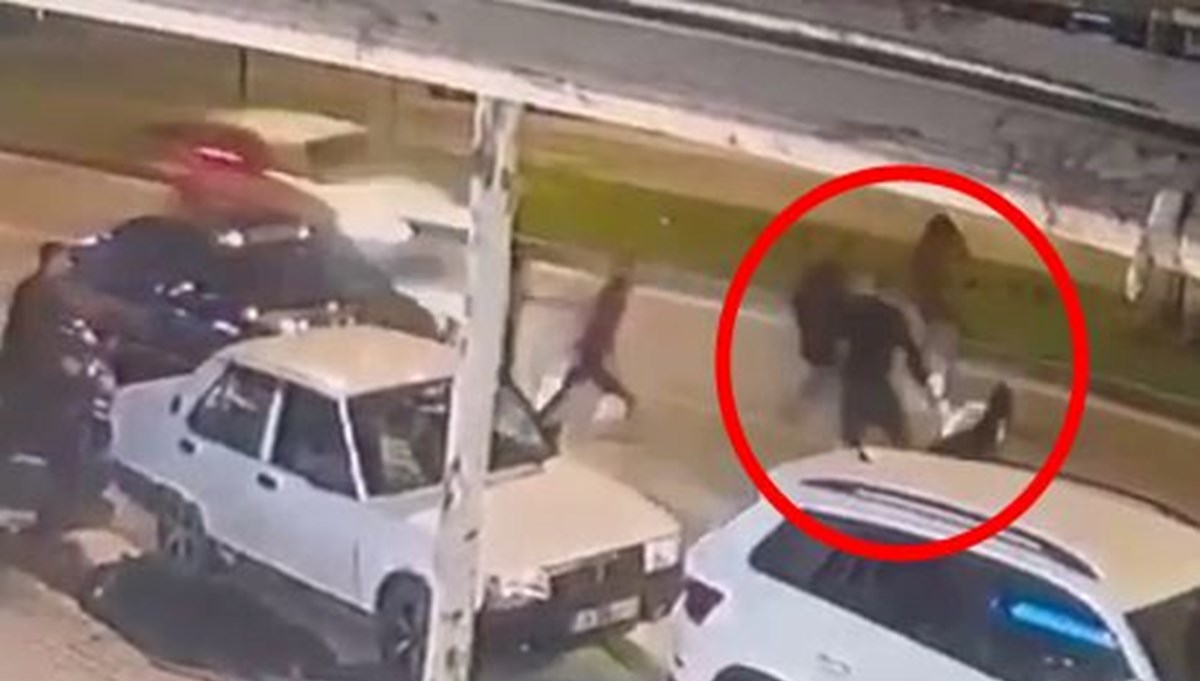 Kavgada çelme takılmasıyla yola düştü, üzerinden otomobil geçen genç öldü Kavgada çelme takılmasıyla yola düştü, üzerinden otomobil geçen genç öldü