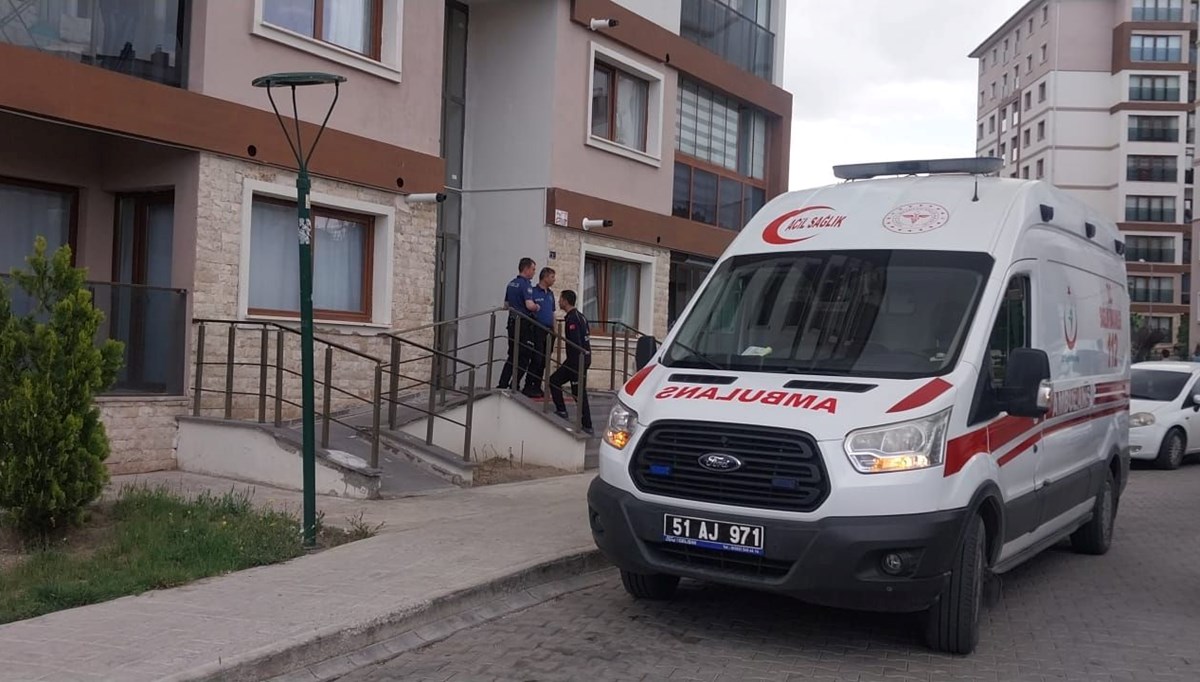 Yakınları haber alamıyordu, yalnız yaşadığı evde ölü bulundu Yakınları haber alamıyordu, yalnız yaşadığı evde ölü bulundu