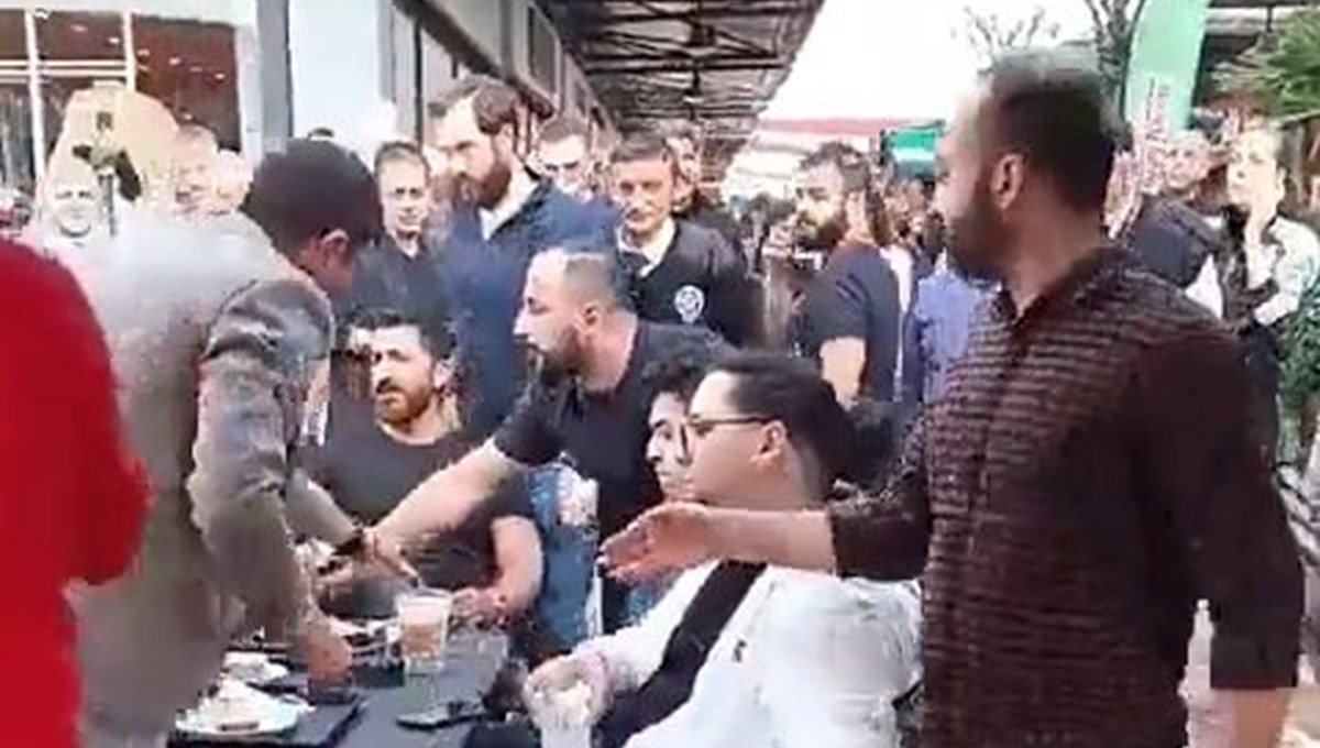 Kahve dükkanındaki İsrail protestosuna soruşturma | Müşterilerin kahvelerini topladılar