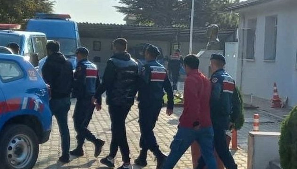 Eskişehir'de düğünde terör örgütü propagandasına 23 gözaltı Eskişehir'de düğünde terör örgütü propagandasına 23 gözaltı