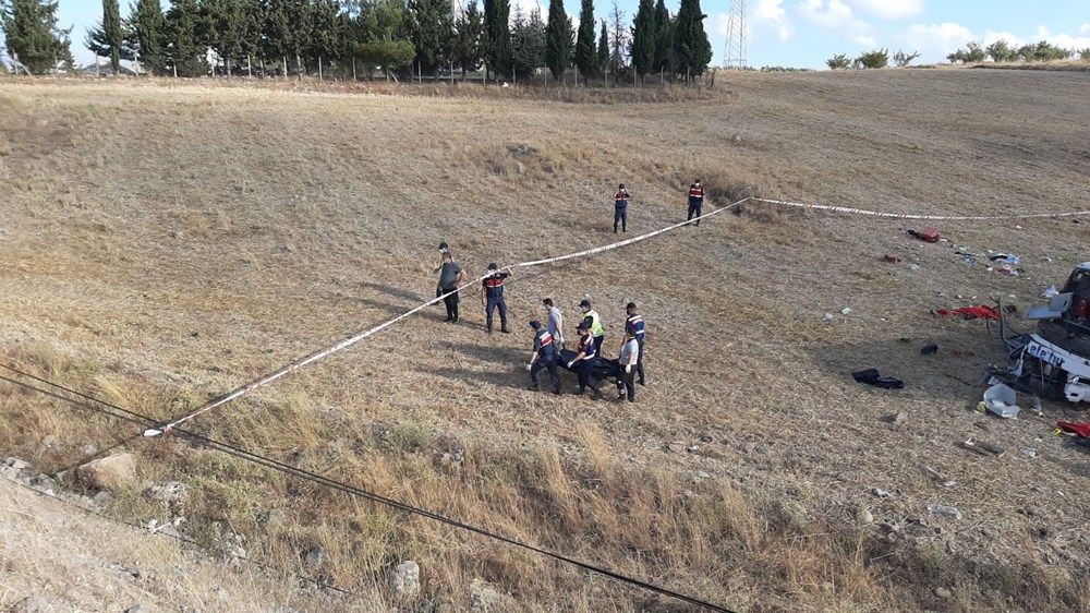 Balıkesir'de yolcu otobüsü devrildi: 15 kişi hayatını kaybetti - 14