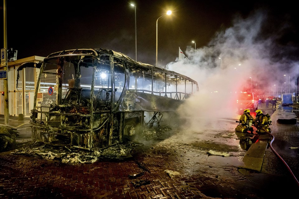 Hollanda'da Eritreli gruplar polisle çatıştı: Araçları ateşe verdi - 2