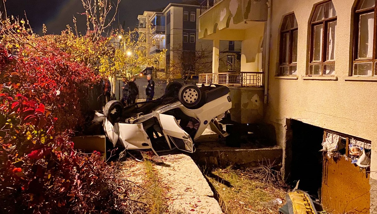Ankara'da otomobil bahçeye devrildi: 3 yaralı
