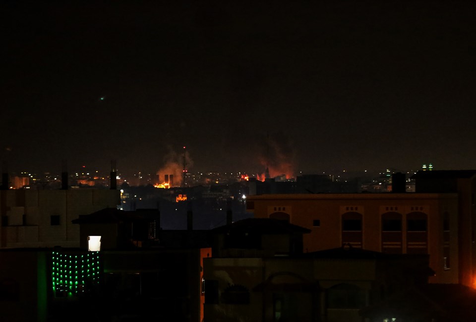 İsrail'den Gazze'ye hava saldırısı - 1
