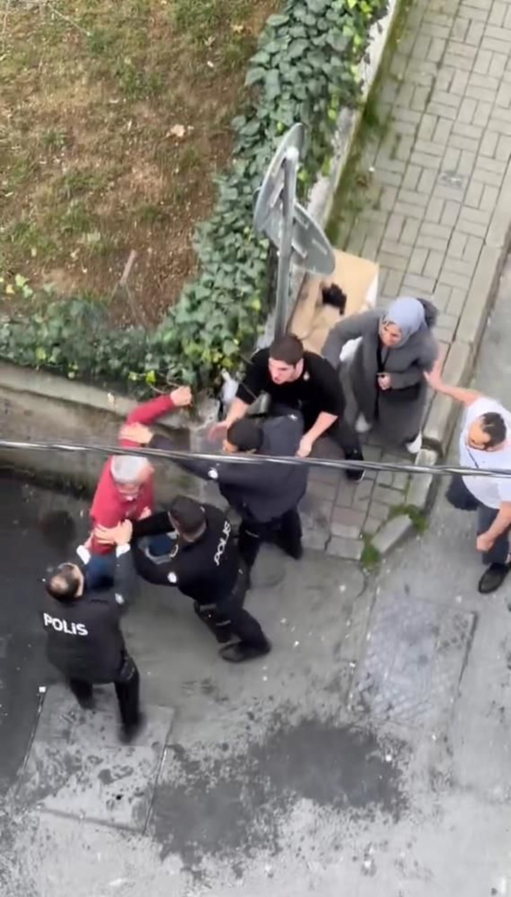 İstanbul’da “Bina kötü kokuyor” kavgası: 7 yaralı - 4