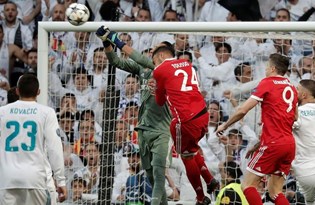 cuneyt cakir a real madrid bayern munih