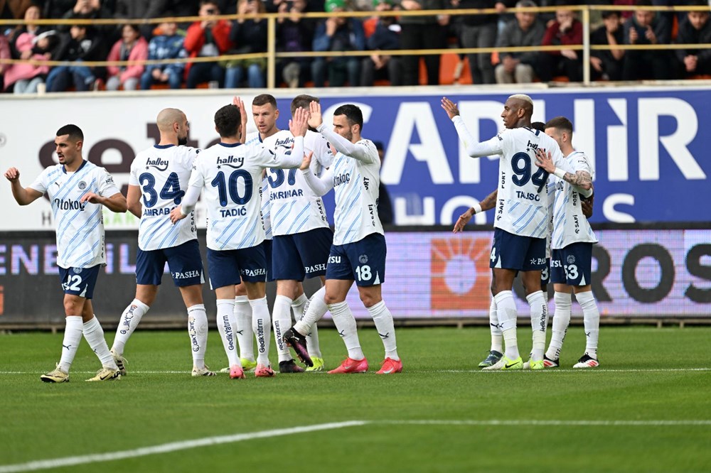 Fenerbahçe, Kasımpaşa'yı konuk ediyor: Muhtemel 11 - 1