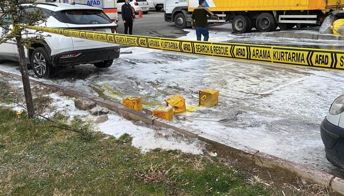 Kargo şirketinde yere düşen paket patladı, 4 çalışan hastanelik oldu