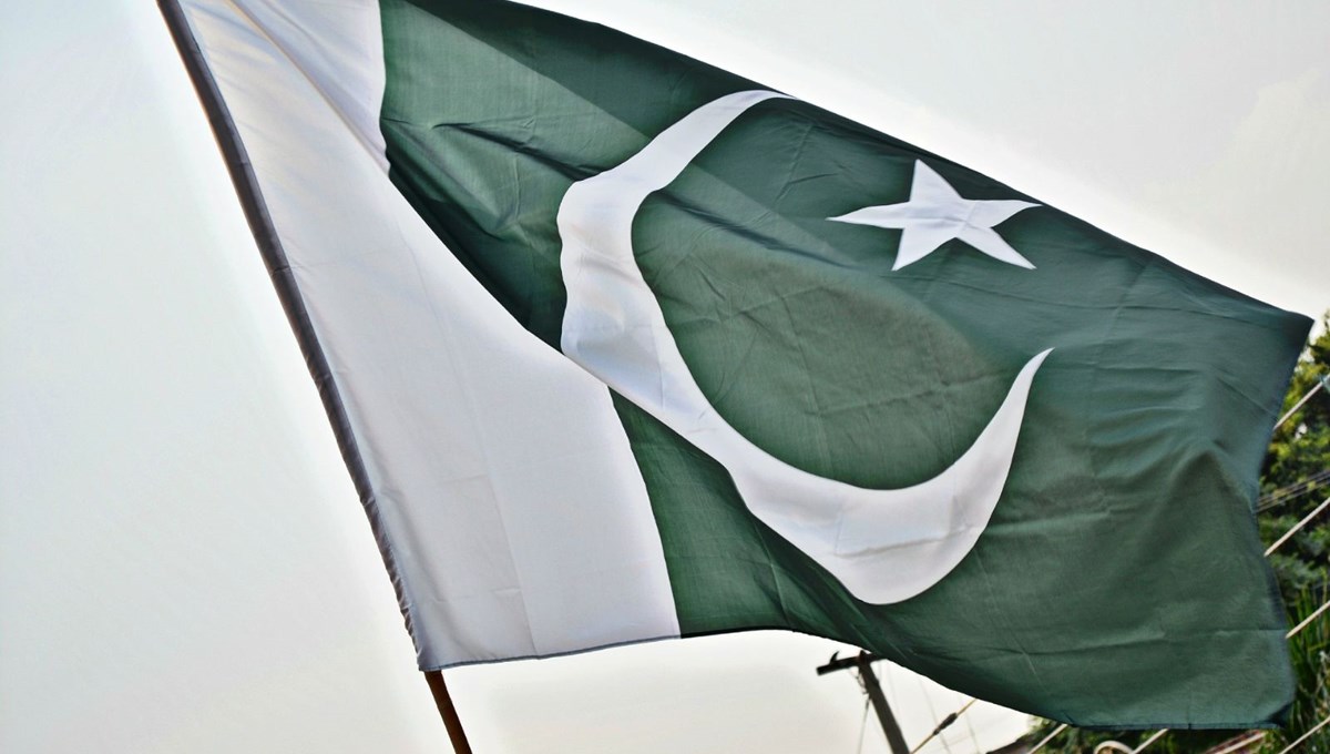 Pakistan'da çöken binada ölü sayısı 16'ya çıktı
