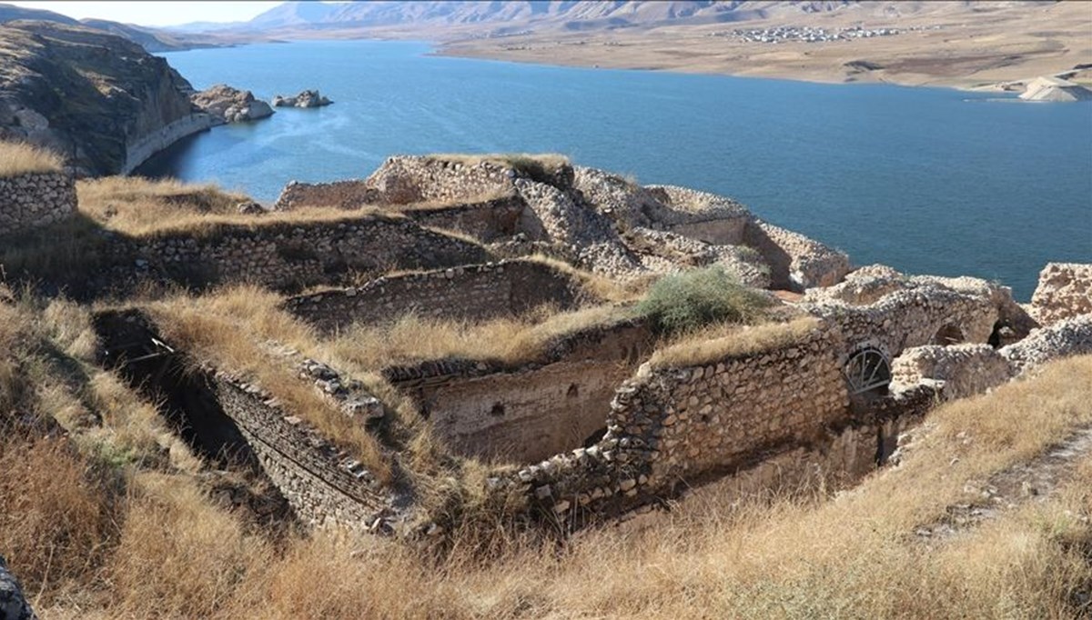 Hasankeyf'teki kazılarda binlerce yıllık askeri yapının kalıntılarına ulaşıldı Hasankeyf'teki kazılarda binlerce yıllık askeri yapının kalıntılarına ulaşıldı