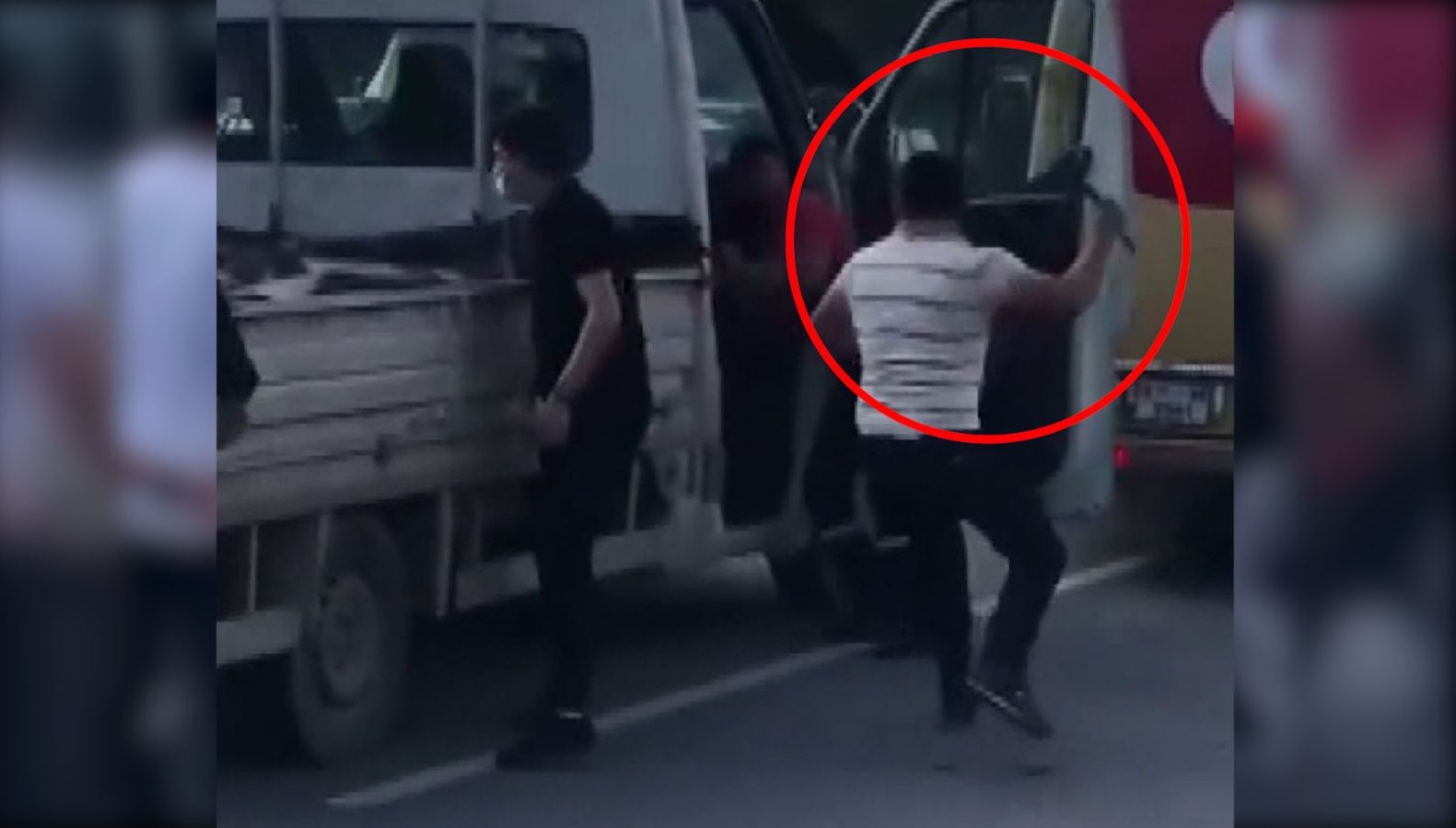 Baltalı yol verme kavgası