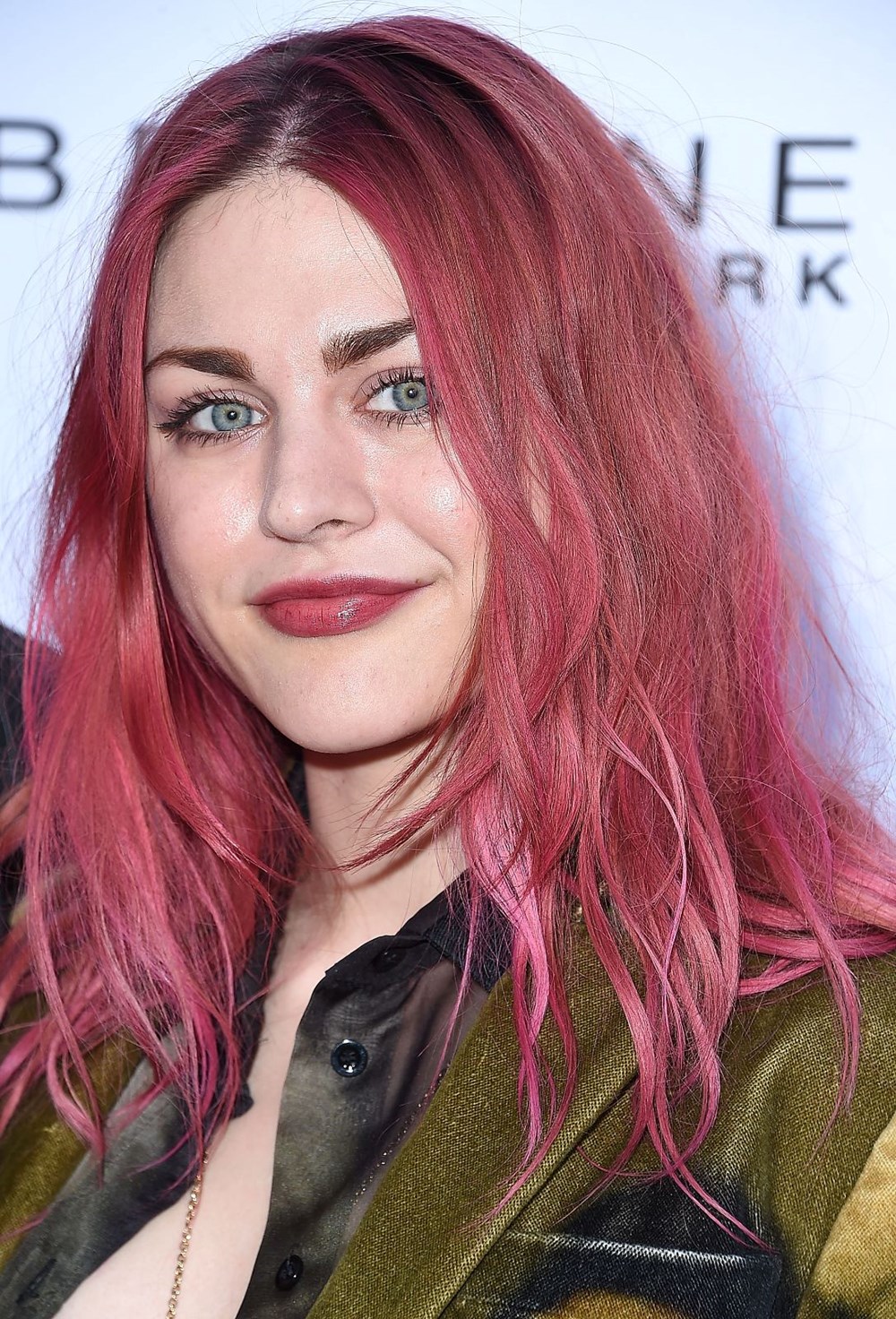 Kurt Cobain’in kızı Frances Bean Cobain’den itiraf: Riley Hawk ile birlikteyiz - 2