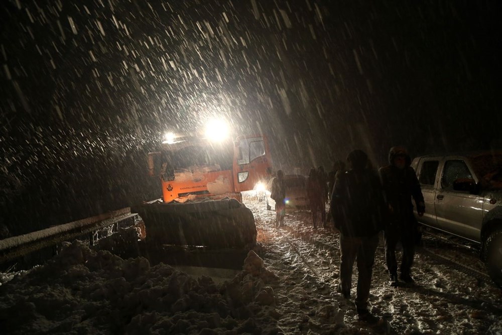 Sivas-Tokat karayolu yoğun kar yağışı dolayısıyla trafiğe kapandı - 6