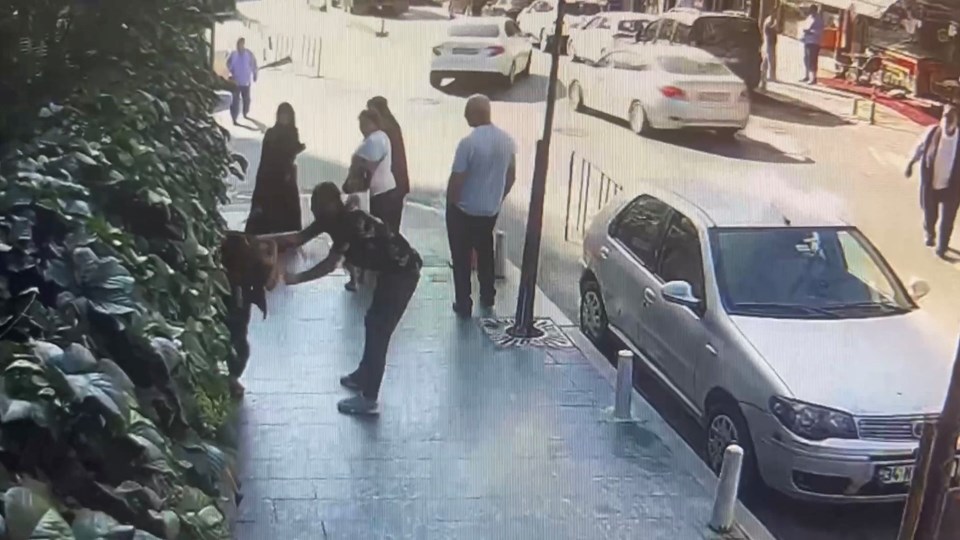 İstanbul'da eşini sokak ortasında dövdü - 3