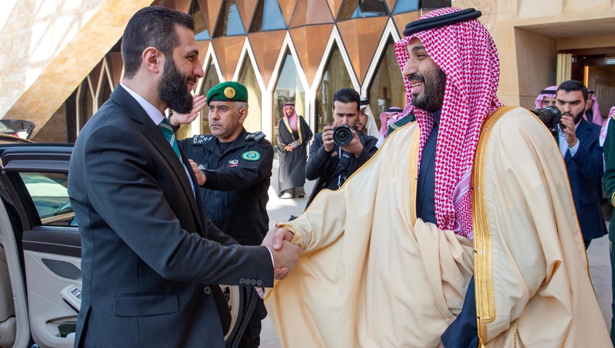 İlk yurt dışı ziyareti: Suriye lideri Şara, Suudi Arabistan'da İlk yurt dışı ziyareti: Suriye lideri Şara, Suudi Arabistan'da