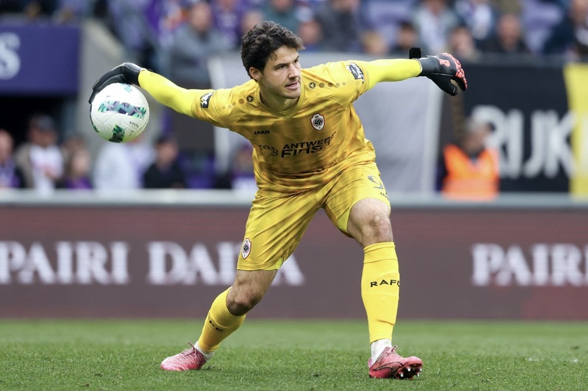 Okan Buruk, Senne Lammens