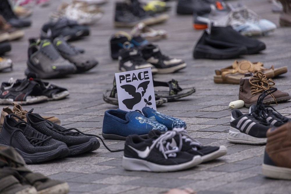 Hollanda'da Filistin'e sergisi: Meydana 14 bin çocuk ayakkabısı bırakıldı - 11