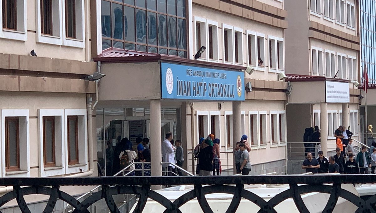 Okulda feci ölüm: 14 yaşındaki Gizem yangın merdiveninden düştü Okulda feci ölüm: 14 yaşındaki Gizem yangın merdiveninden düştü