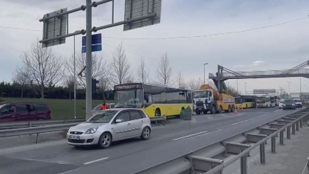 İETT otobüsü bariyerlere ok gibi saplandı - 6