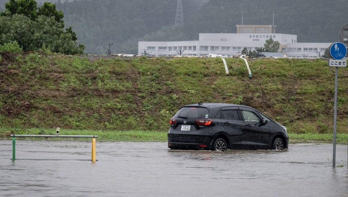 Japonya’da tayfun alarmı: 497 uçuş iptal edildi