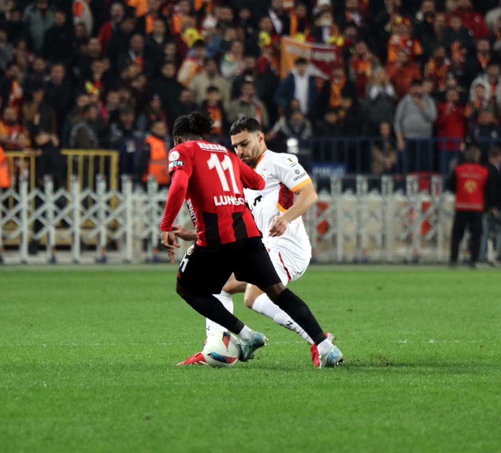 Ahmed Kutucu'nun siftah yaptığı Galatasaray'da Gaziantep deplasmanında 3 puan - 10