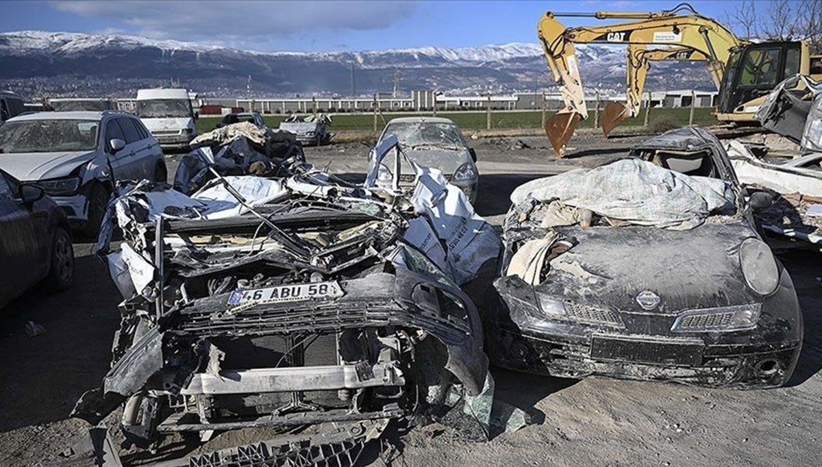 Enkaz altında kalan araçlar için 30 gün süre Enkaz altında kalan araçlar için 30 gün süre