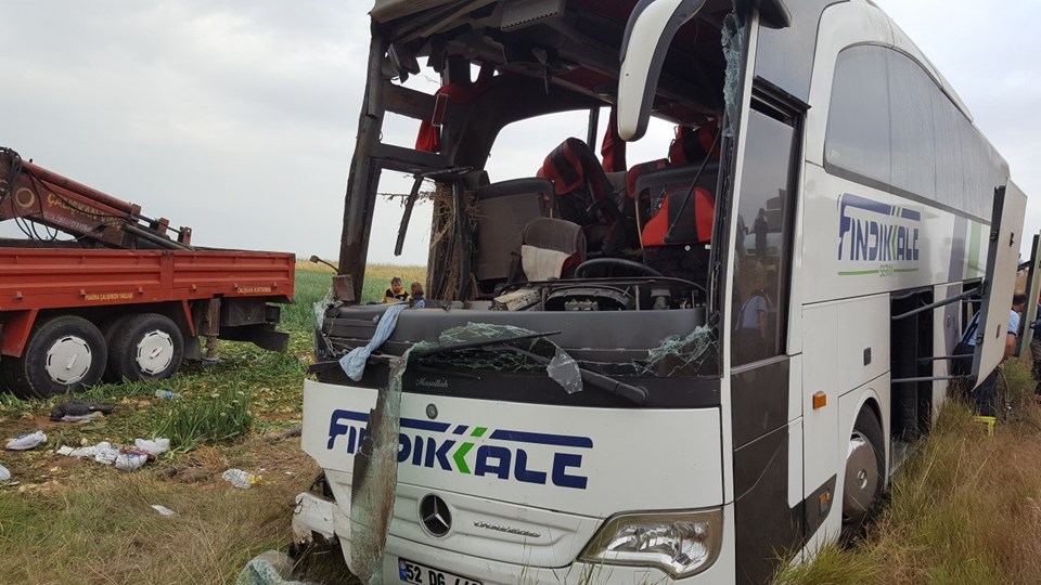 Amasya'da yolcu otobüsü devrildi: 6 ölü 36 yaralı - 2