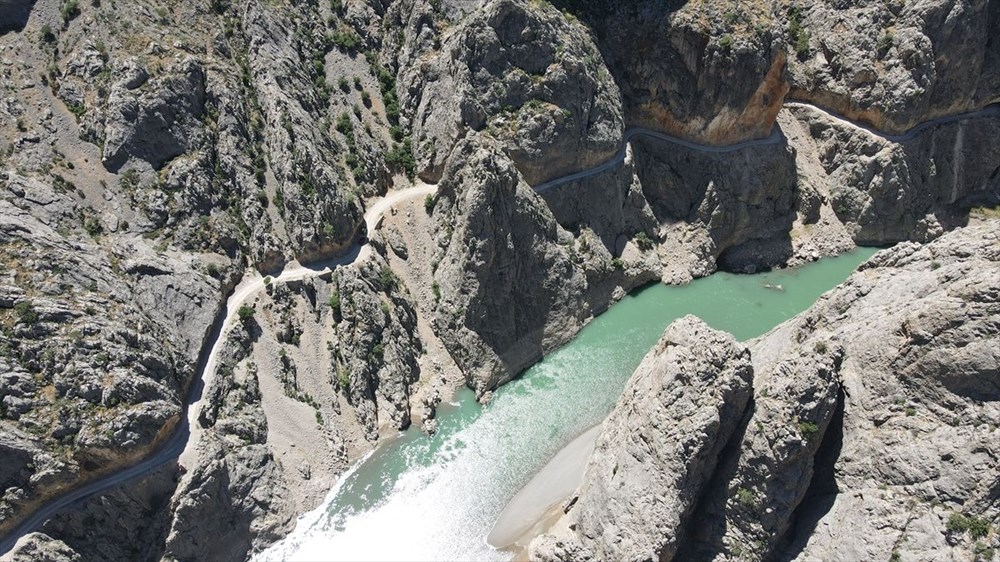 Erzincan'da yürekleri ağza getiren 'Taş Yolu': 132 yılda yapıldı - 9