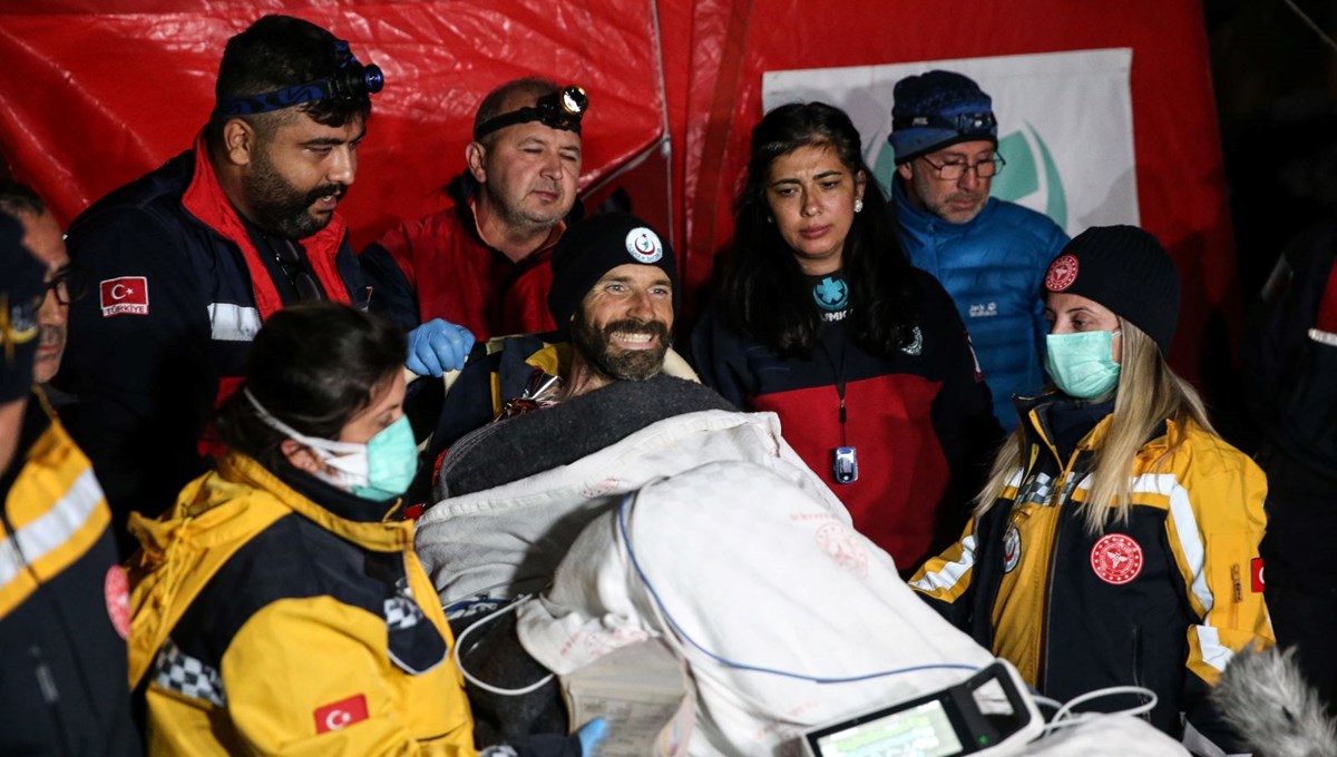 ABD'li dağcı rahatsızlanarak mahsur kaldığı mağaradan 9. günde kurtarıldı ABD'li dağcı rahatsızlanarak mahsur kaldığı mağaradan 9. günde kurtarıldı