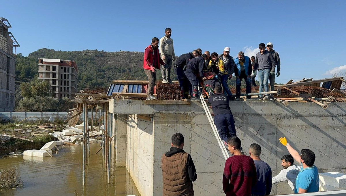 İnşaat halindeki binada kalıplar göçtü: 3 işçi yaralandı İnşaat halindeki binada kalıplar göçtü: 3 işçi yaralandı